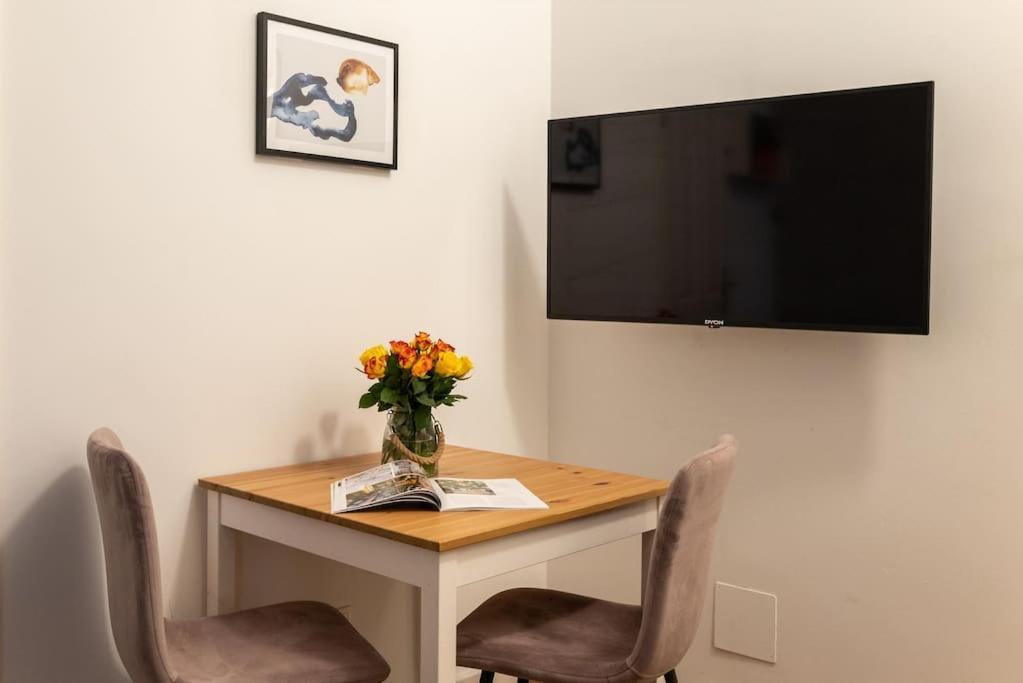 וינה Compact Studio Near Center By Hm מראה חיצוני תמונה